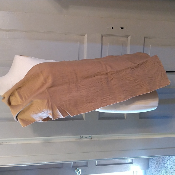 GUC All Wool Caramel Cisco Scarf - Picture 5 of 8